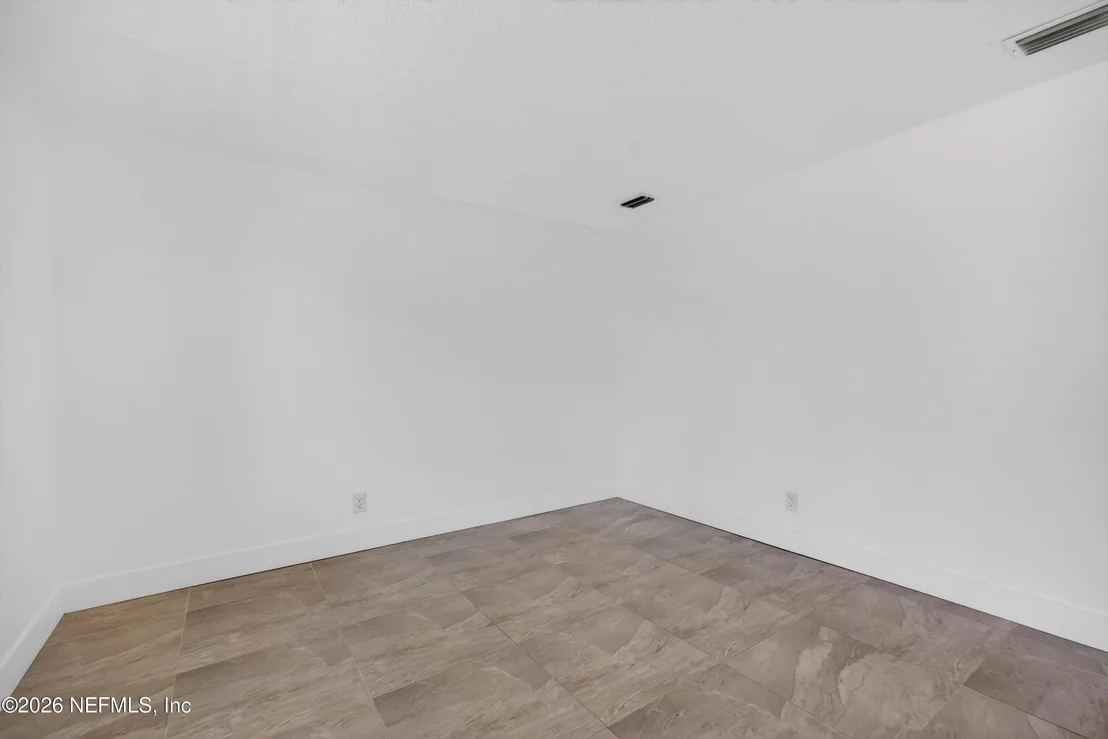 Photo of 217 CARVER Street W