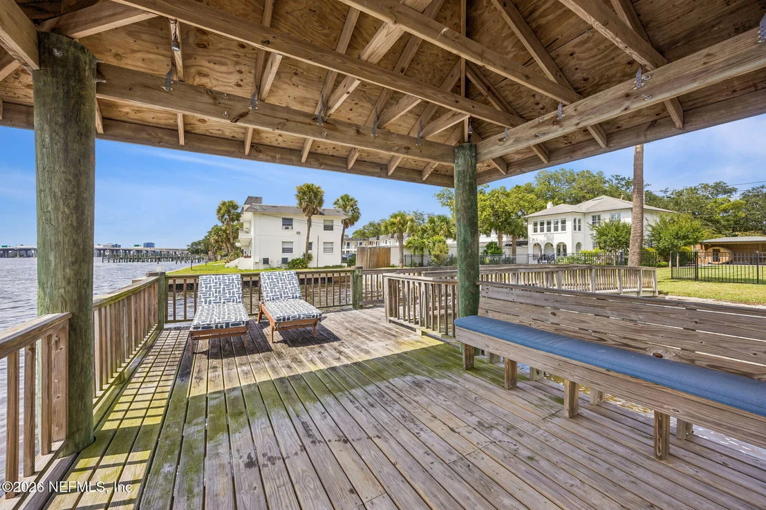 Photo of 1676 RIVER Road