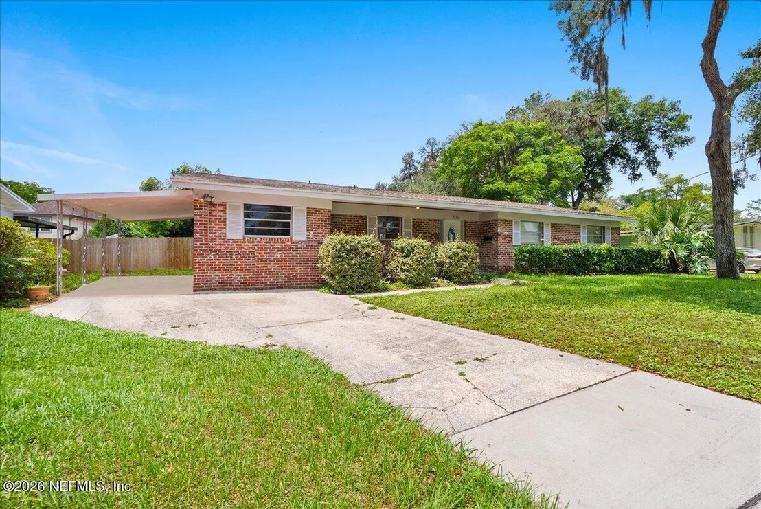 Photo of 2375 FLO Drive W