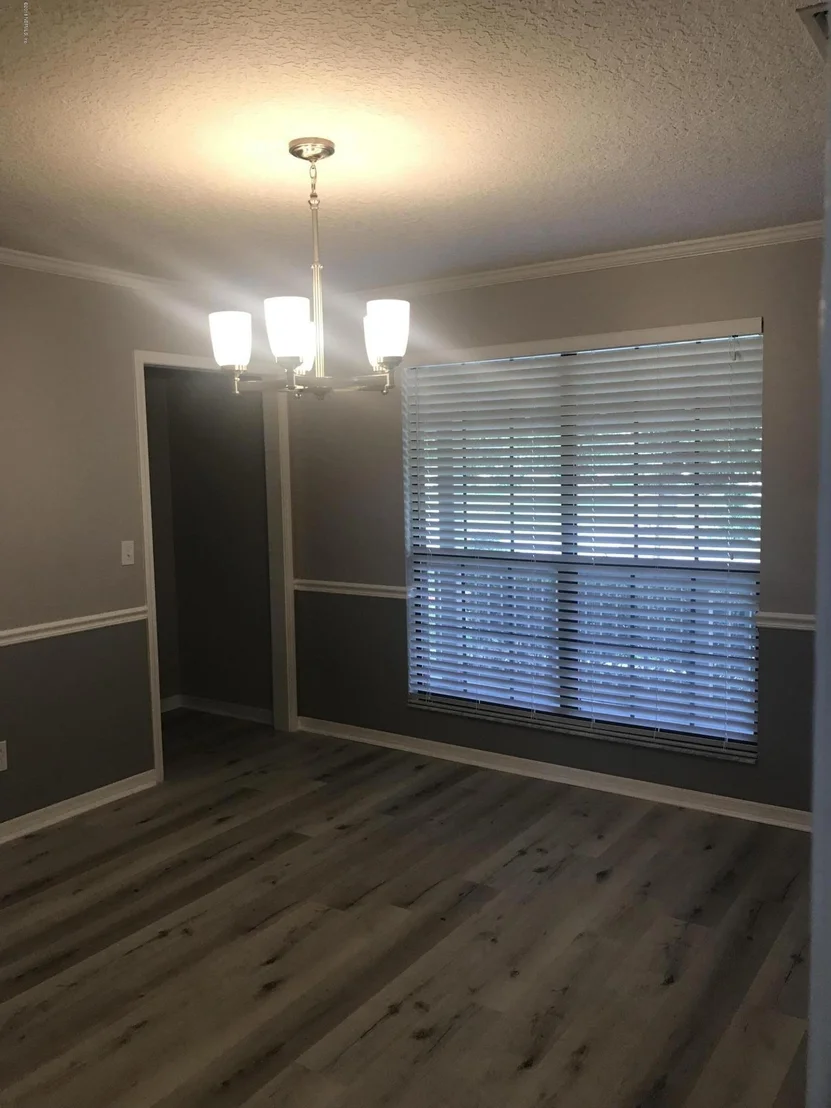 Photo of 901 MIDDLERIDGE Court
