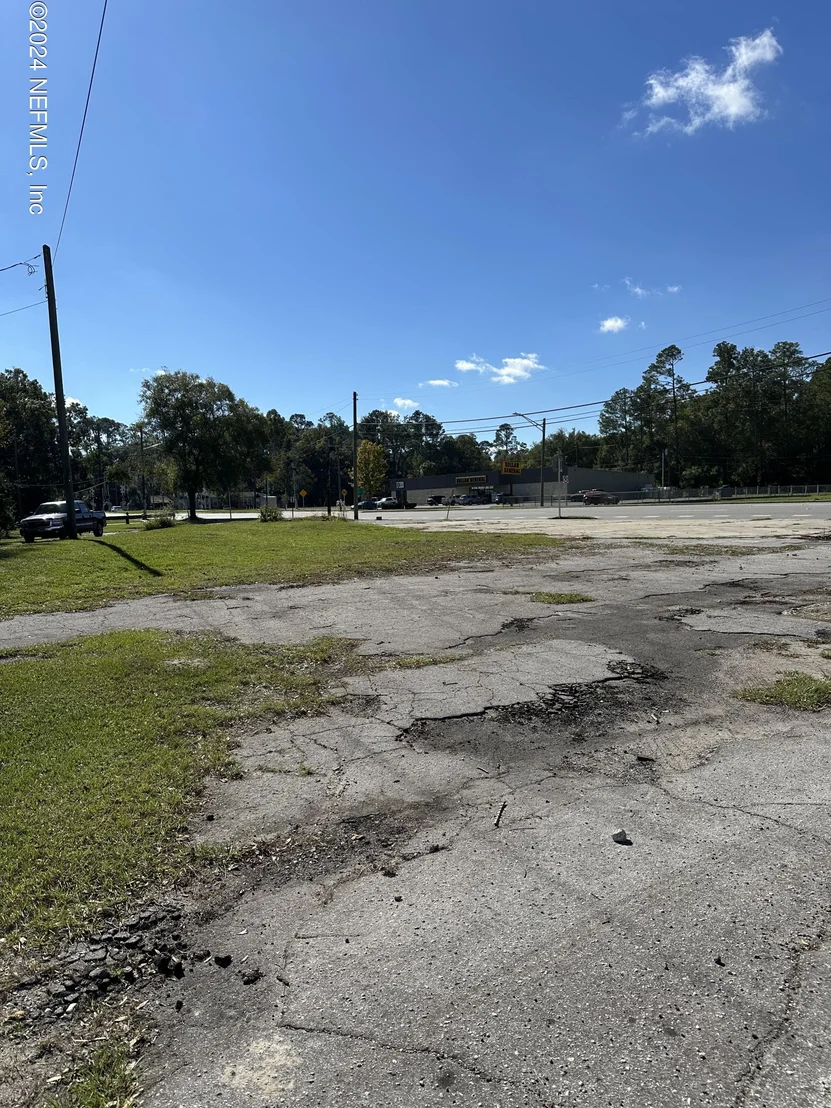 Photo of 225 US-301 S