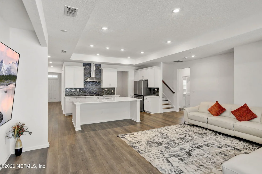 Photo of 25 SILVER LILY Way