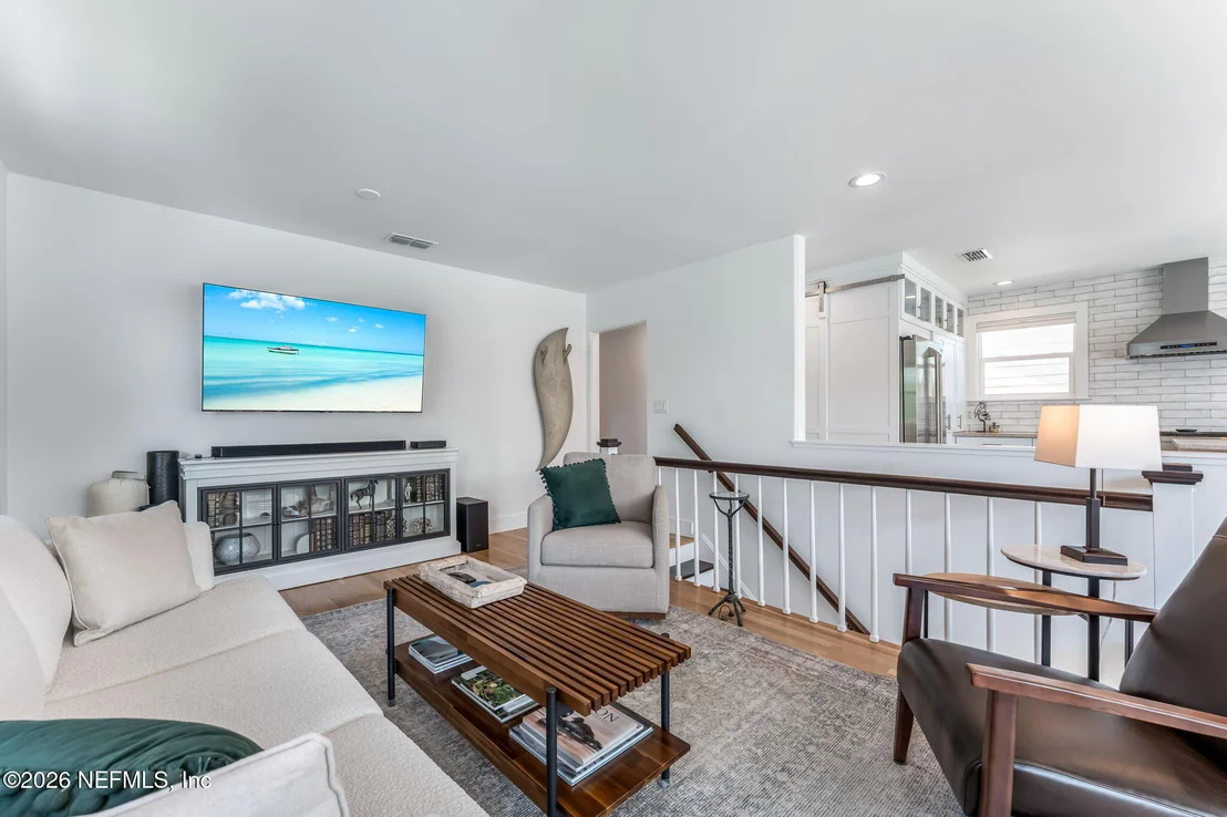 Photo of 1242 BEACH Avenue