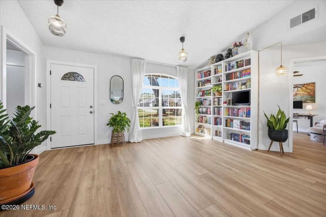 Photo of 423 BAYBROOK Drive