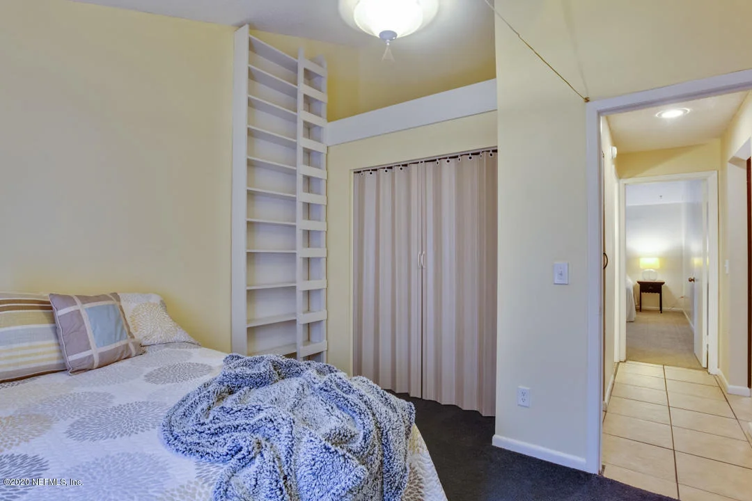 Photo of 2428 OAKVIEW Drive