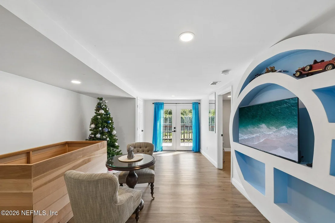 Photo of 5121 DUNSTAN Road