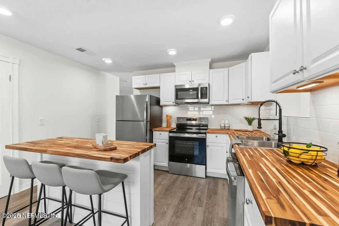 Photo of 5676 FLAGSTAFF Road