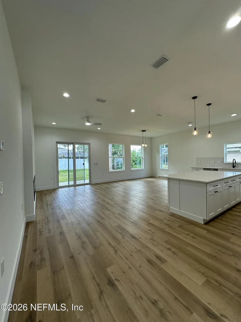 Photo of 57 BARRING Place N