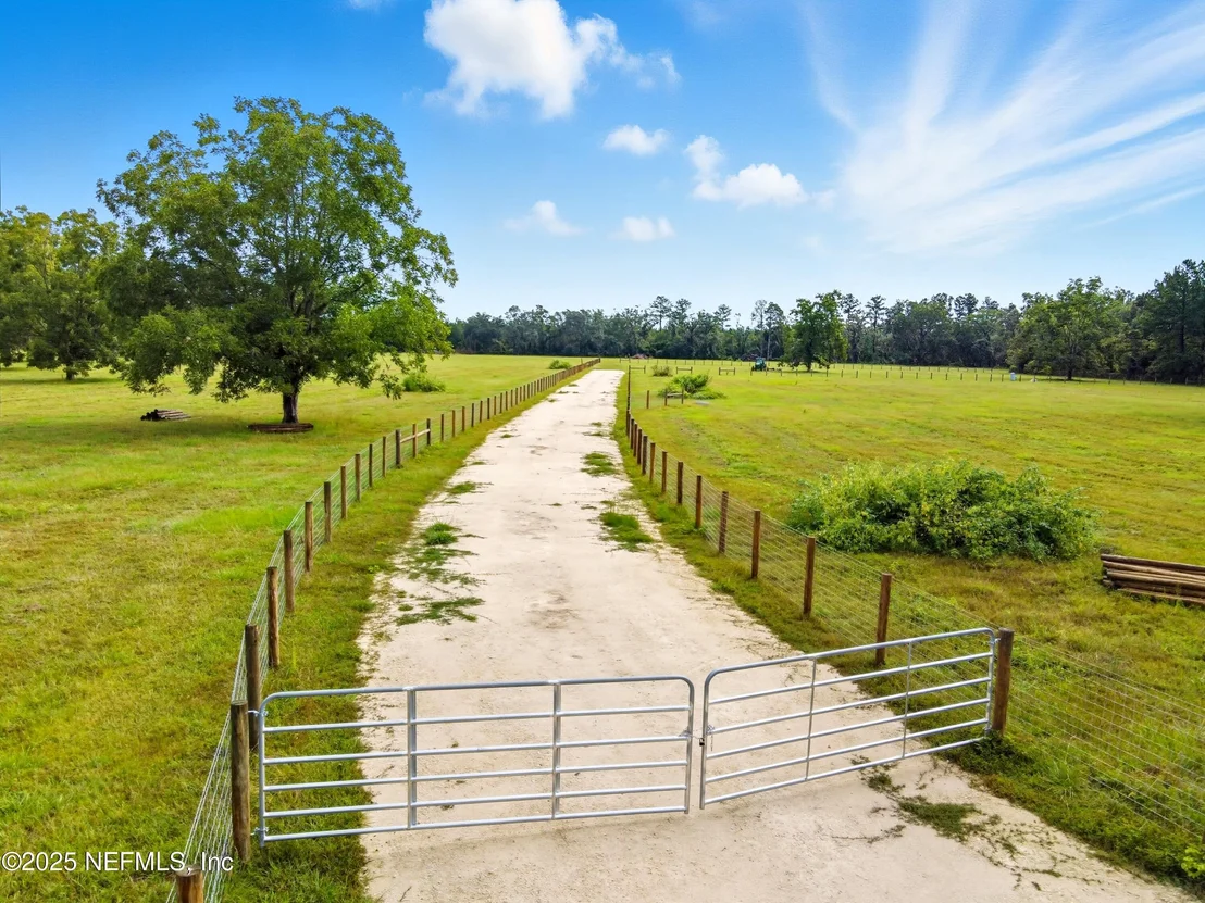 Photo of 11242 HOGAN Road
