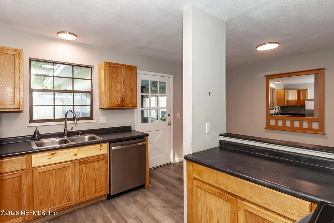 Photo of 2233 LA VALLE Drive