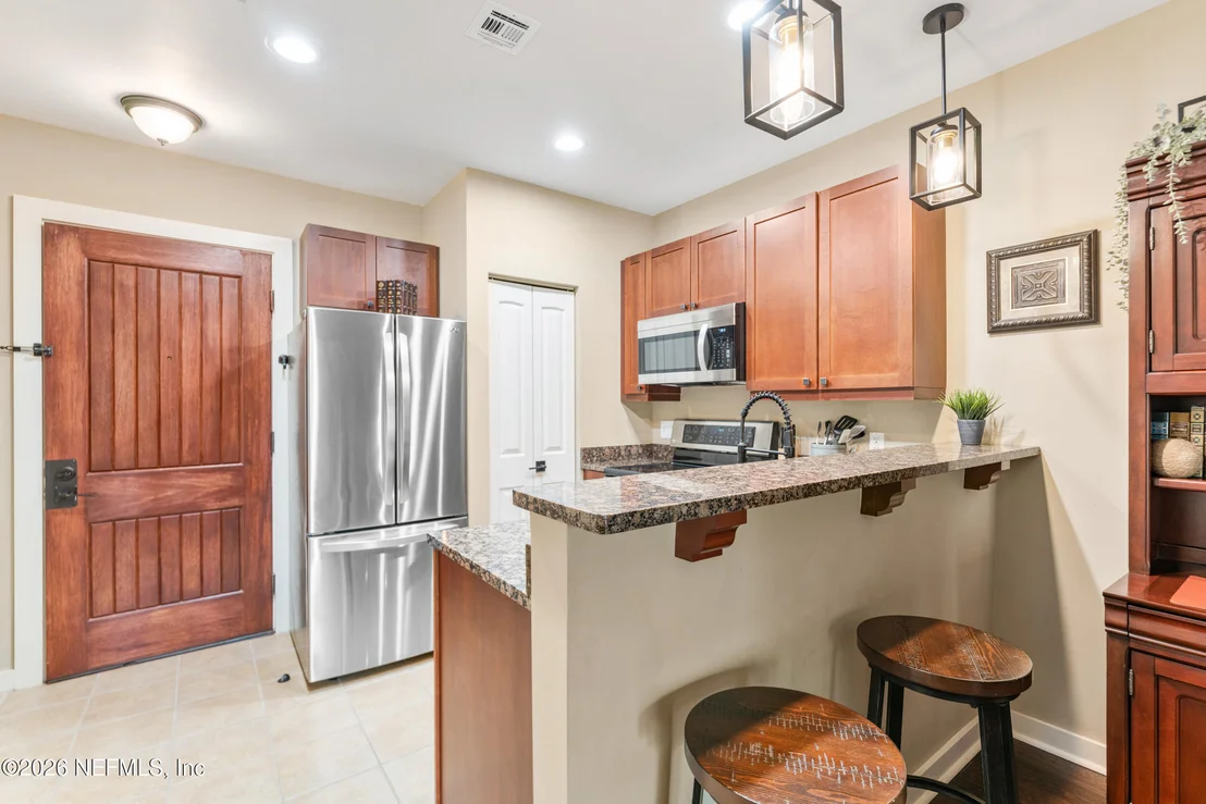 Photo of Unit 302 at 955 REGISTRY Boulevard