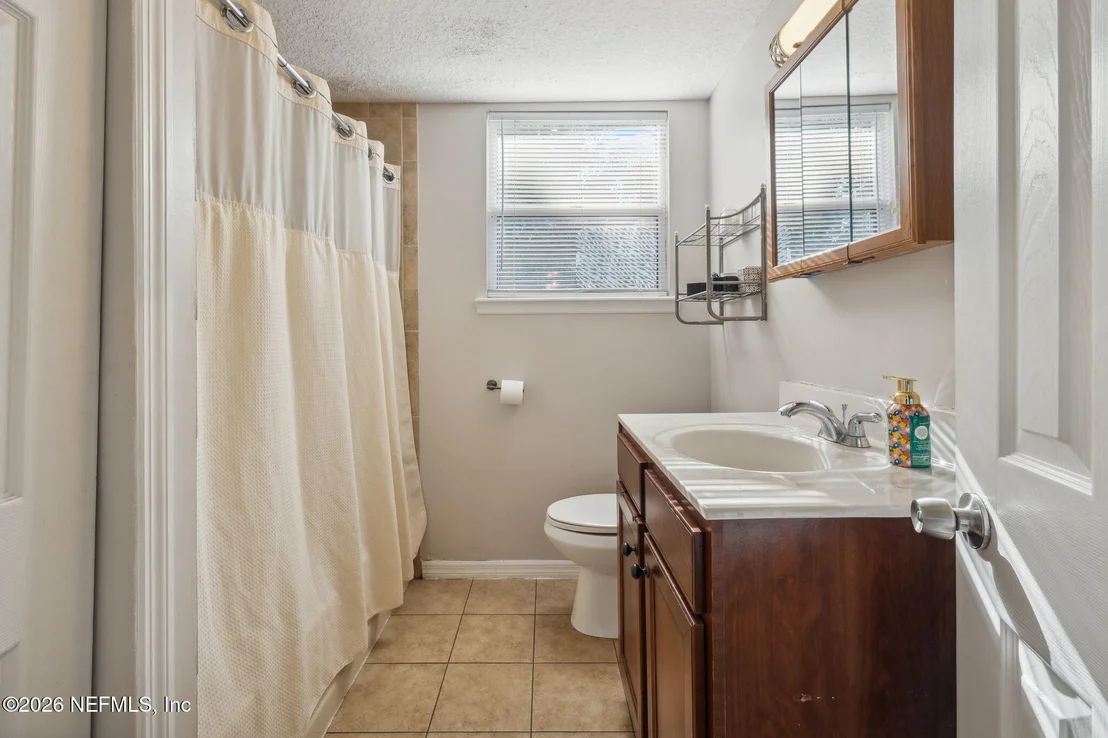 Photo of 7403 ROSLYN Road