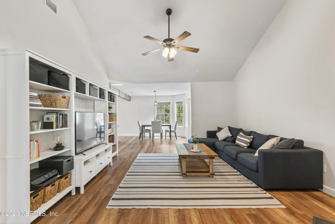 Photo of 1100 LINKSIDE Drive
