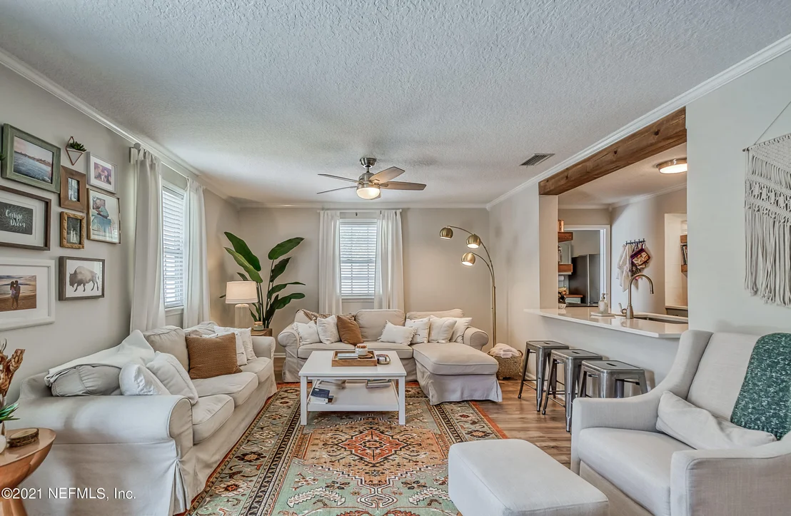 Photo of 412 WHITING Lane