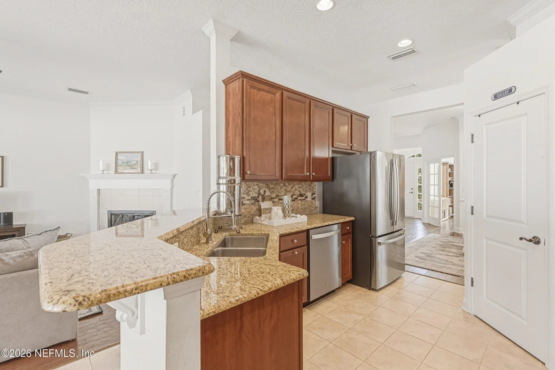 Photo of 2104 BLUFF VIEW Road