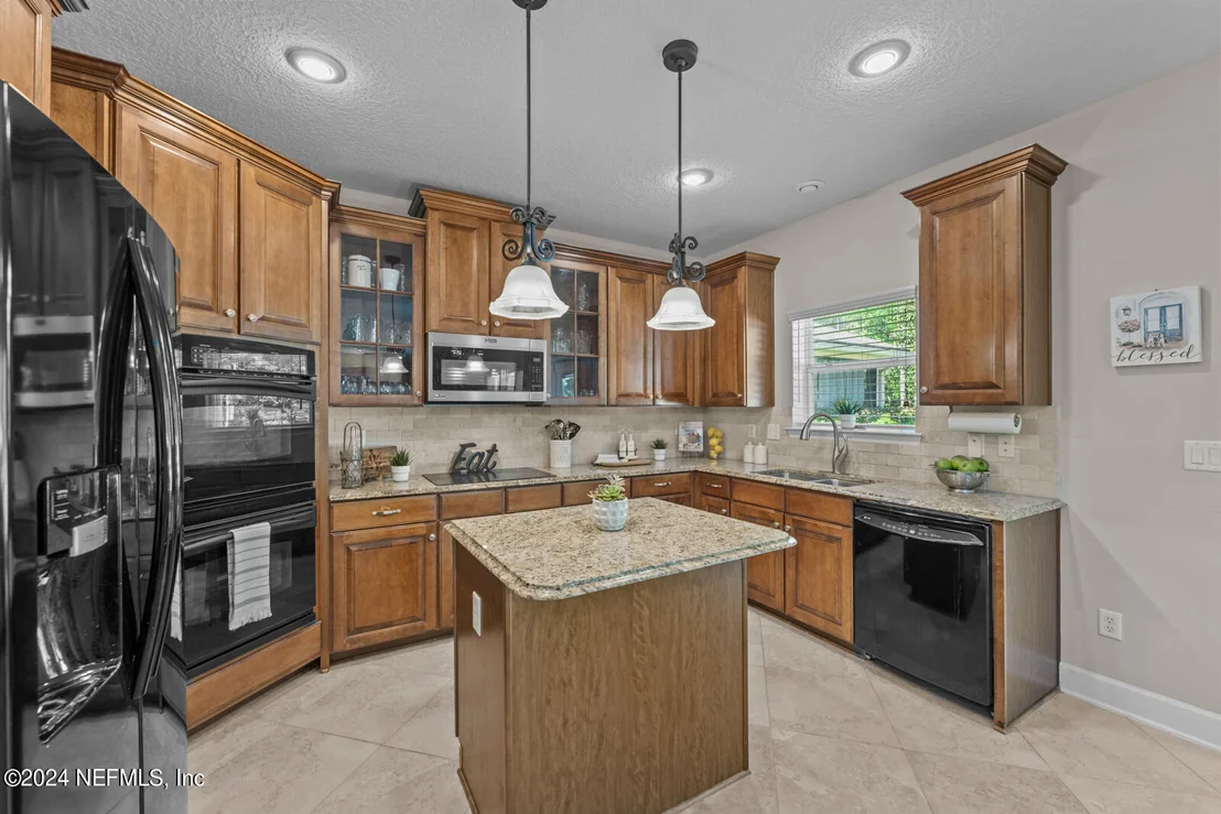 Photo of 712 CANDLEBARK Drive