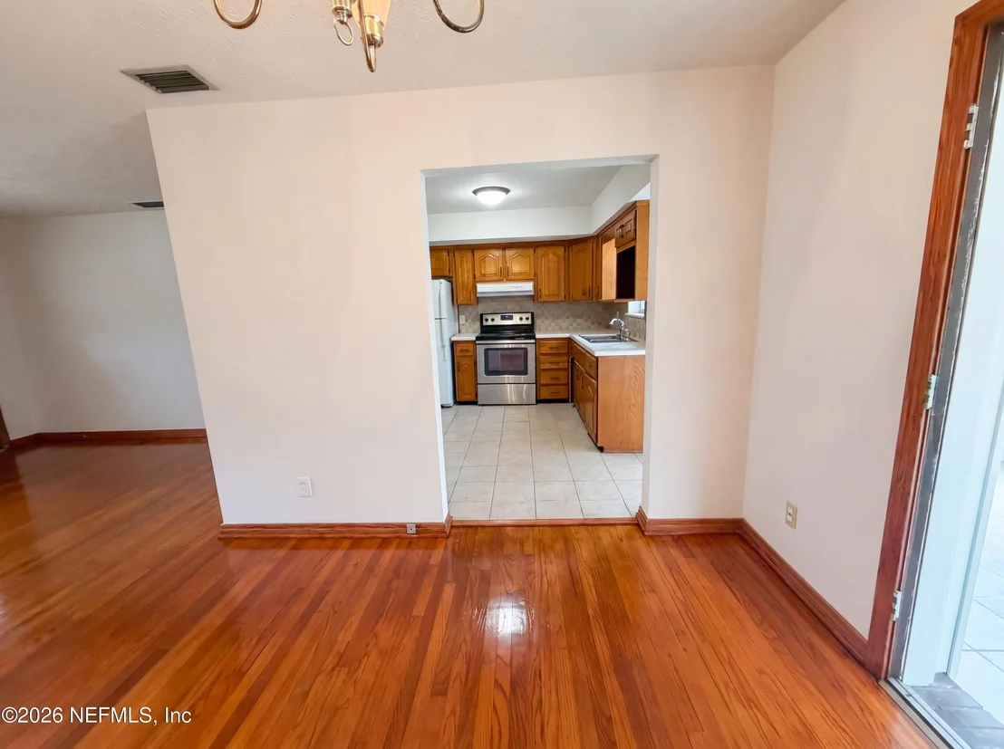 Photo of 7073 COTILLION Road N