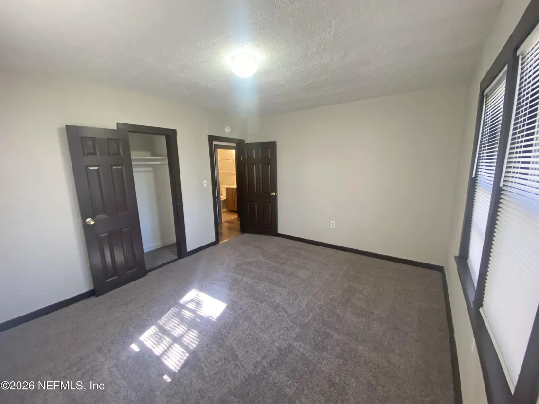 Photo of 401 N CHERRY Street