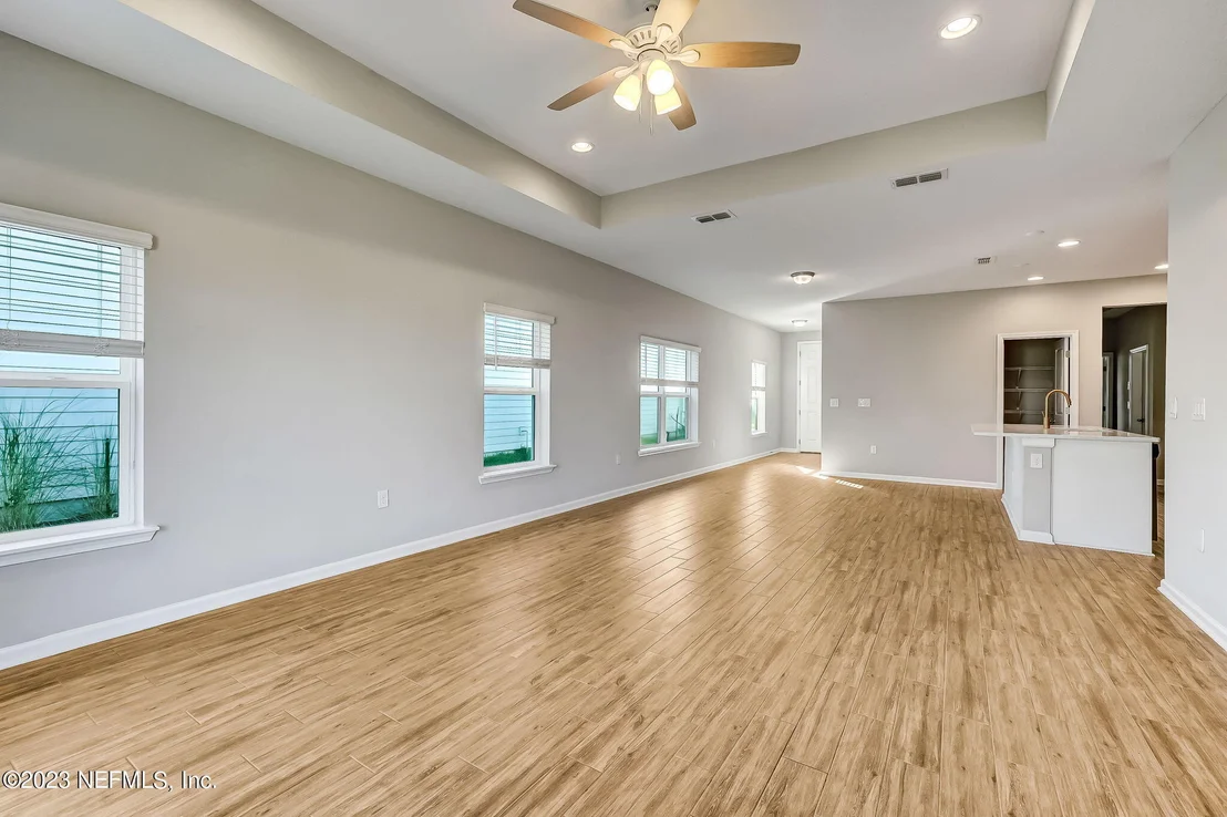 Photo of 152 WINDERMERE Way