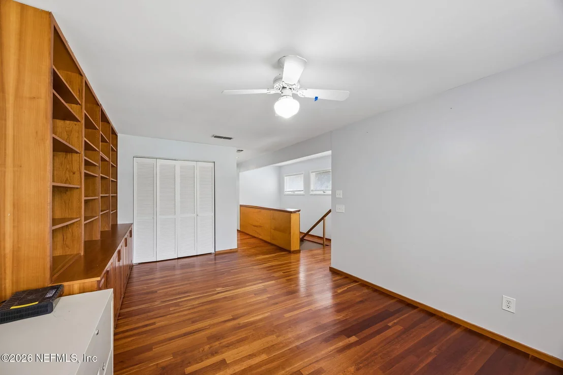 Photo of 930 RIVER Road