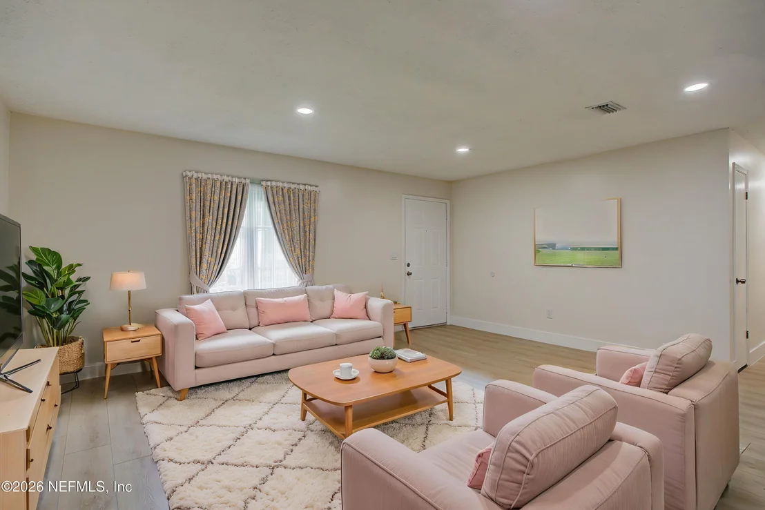 Photo of 1623 WEST Road