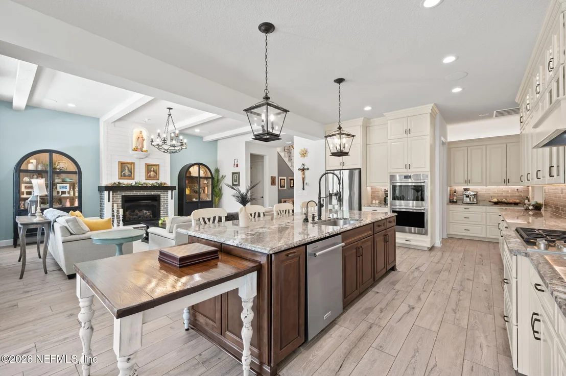 Photo of 681 GLENNEYRE Circle