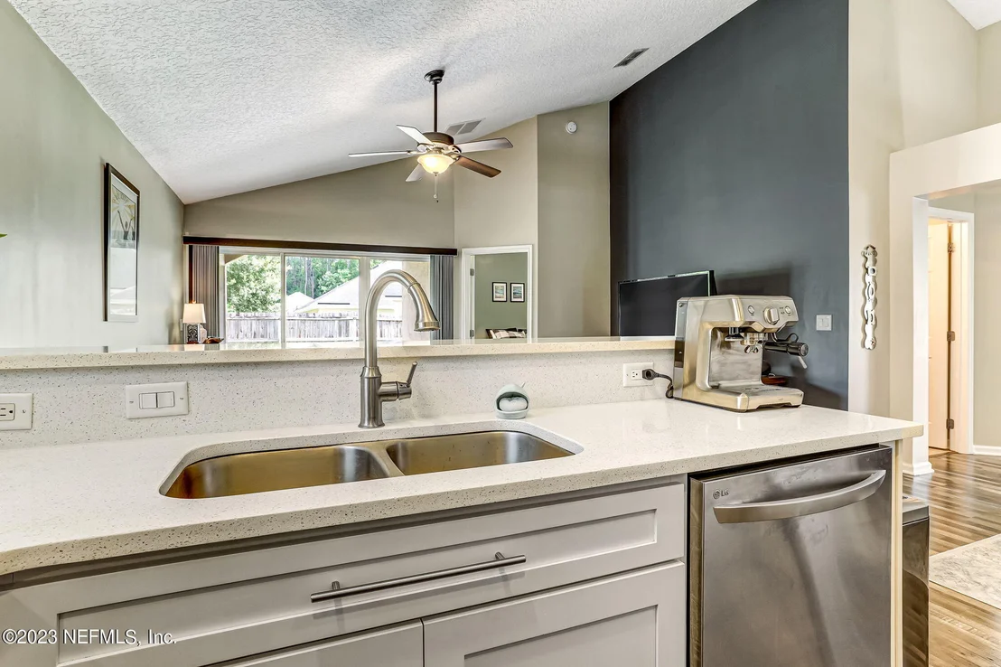 Photo of 412 JOHNS CREEK Parkway