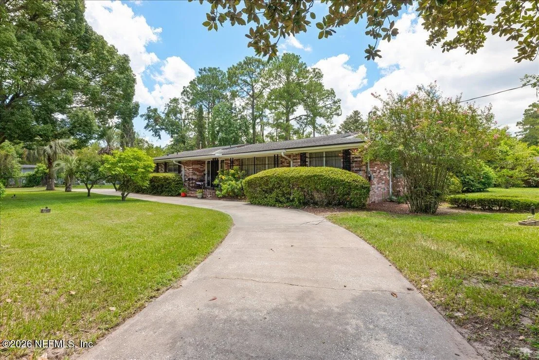 Photo of 3902 MONCRIEF Road W