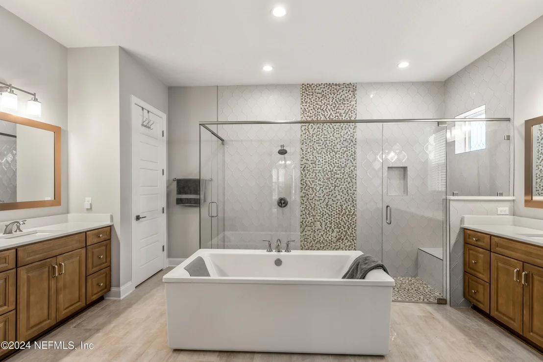 Photo of 10511 SILVERBROOK Trail