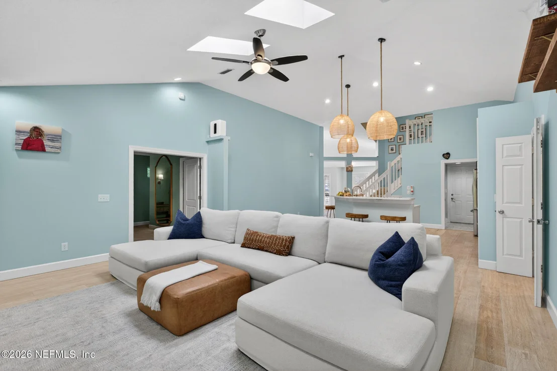 Photo of 104 OAK VIEW Circle