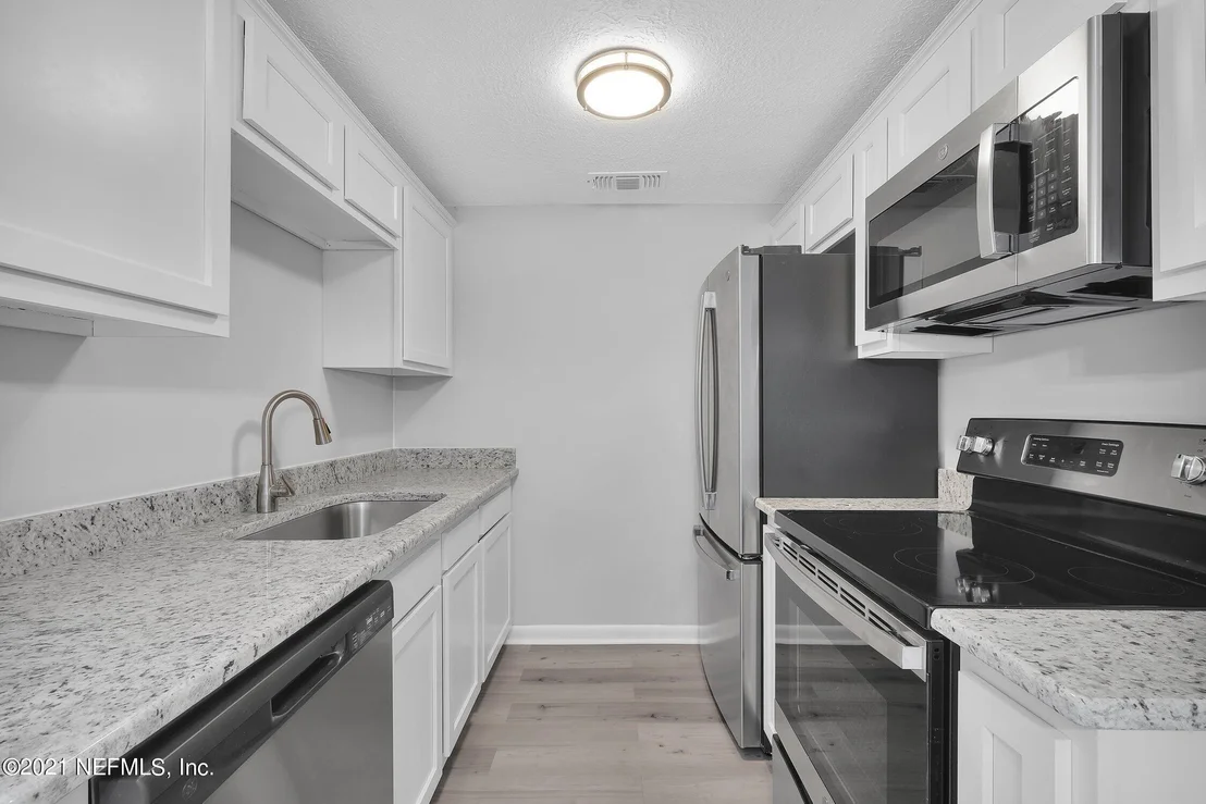 Photo of 390 WOODSIDE Drive
