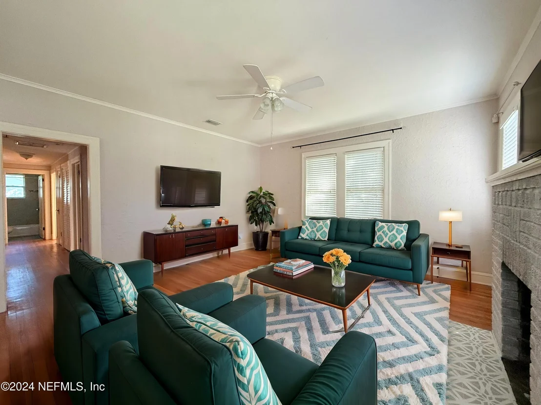 Photo of 4557 RAMONA Boulevard