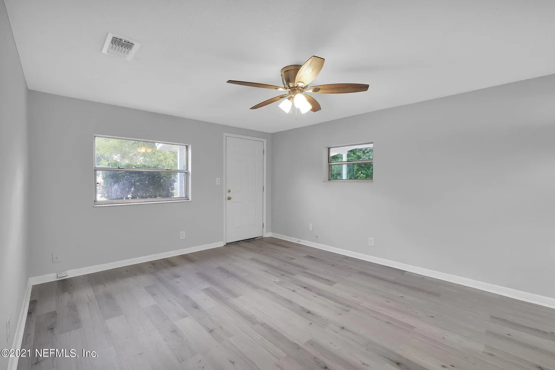 Photo of 390 WOODSIDE Drive