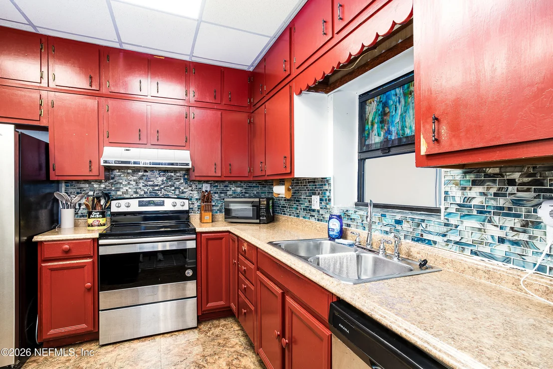 Photo of 5242 HELM Avenue