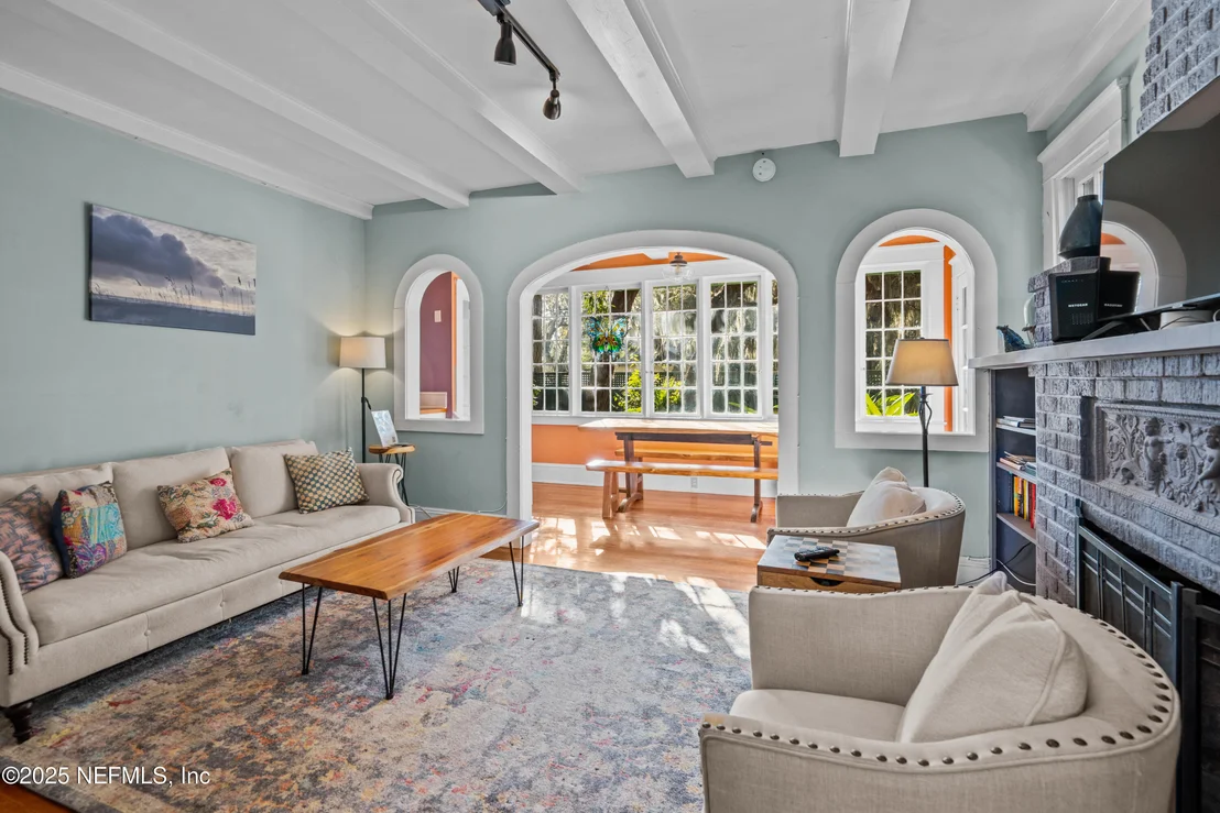 Photo of 8 PARK Avenue