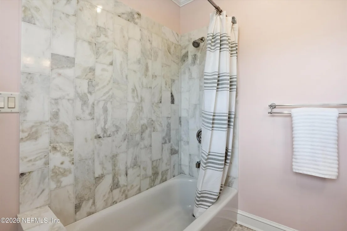 Photo of 1052 HOLLY Lane