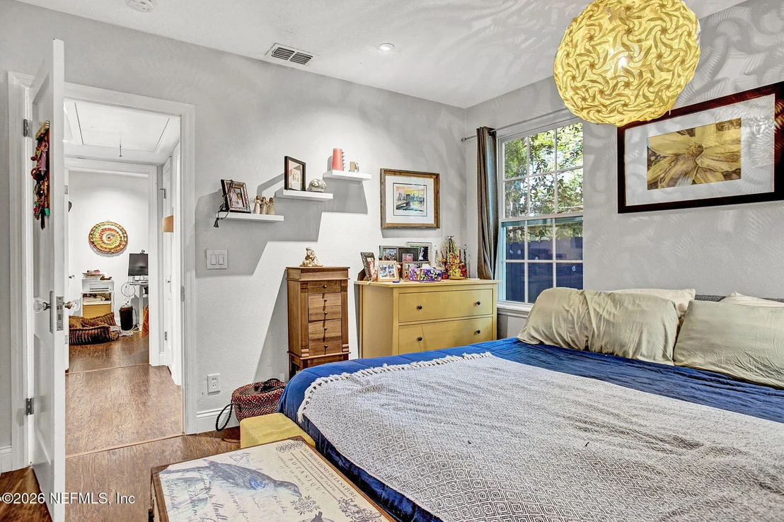 Photo of 1327 MACARTHUR Street