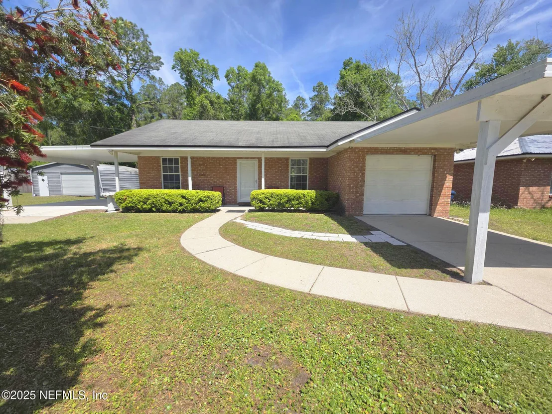 Photo of 231 3RD (INCLUDES ADJACENT LOT) Street W