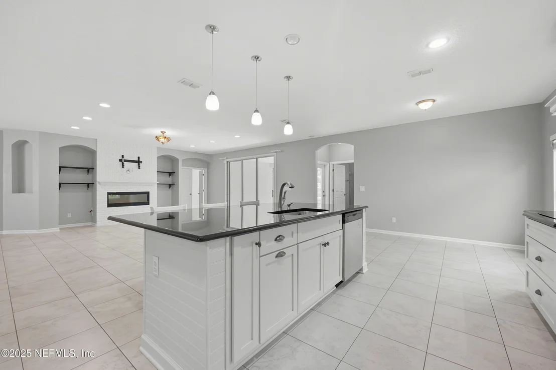 Photo of 96072 BREEZEWAY Court