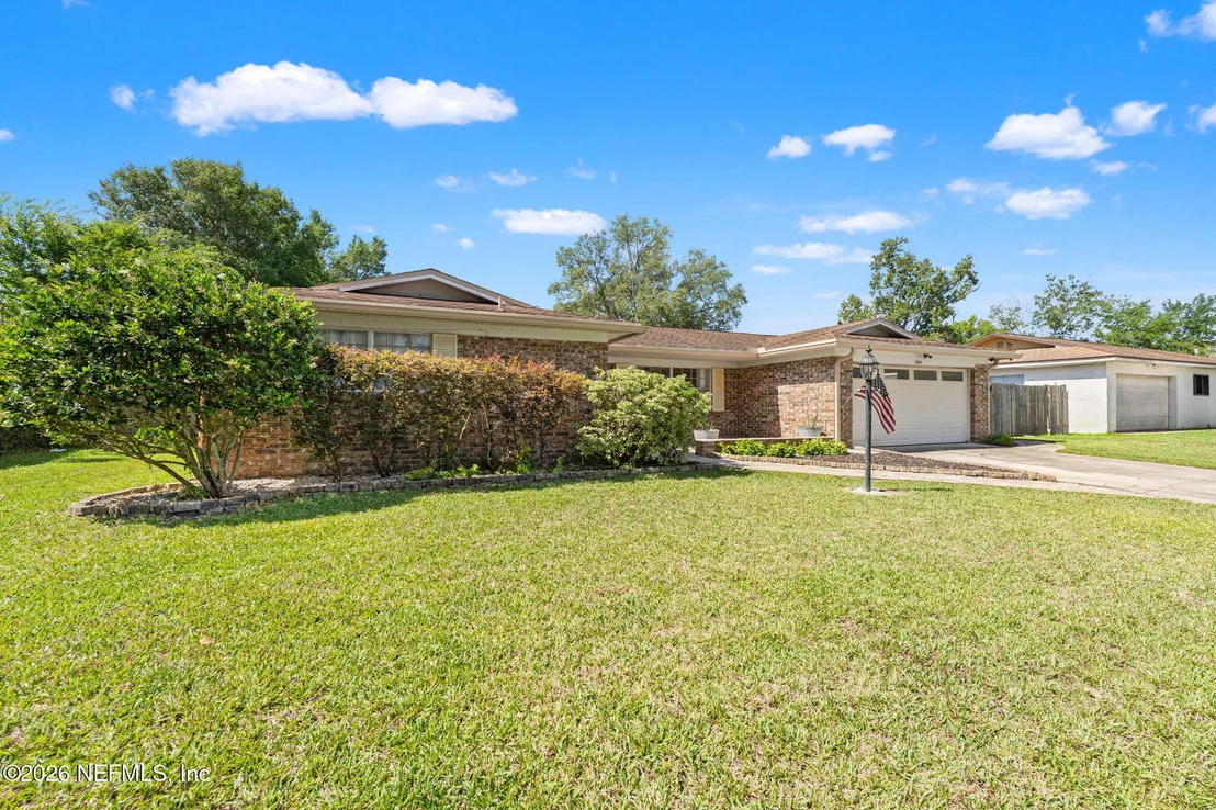 Photo of 1661 BARTLETT Avenue