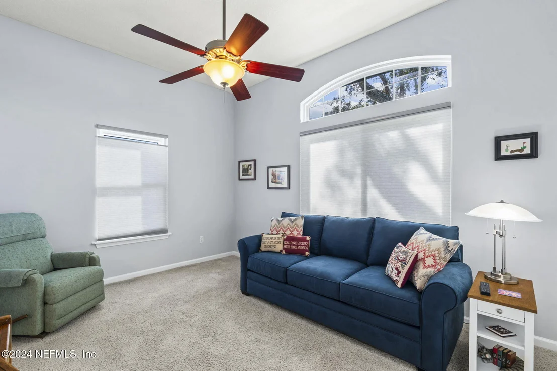 Photo of 487 CREIGHTON Road
