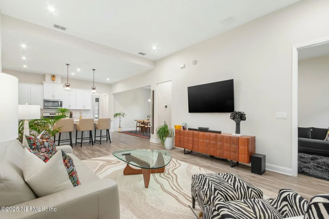 Photo of 226 SILKGRASS Place