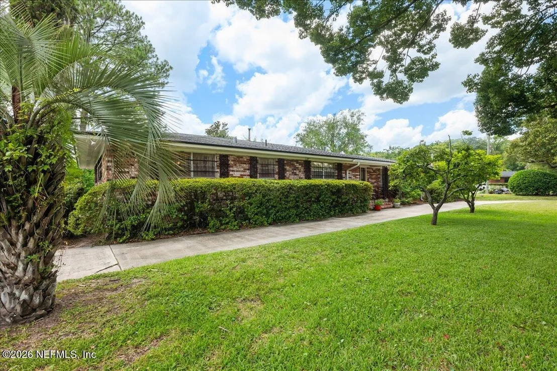 Photo of 3902 MONCRIEF Road W