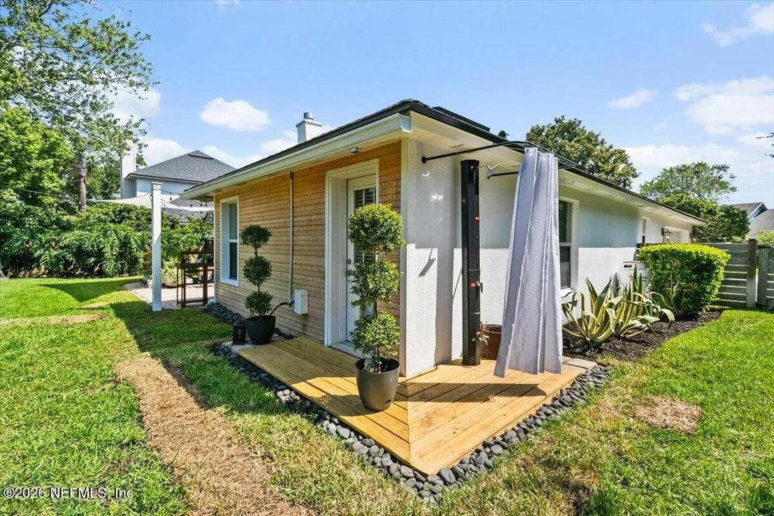 Photo of 525 SUNSET Drive