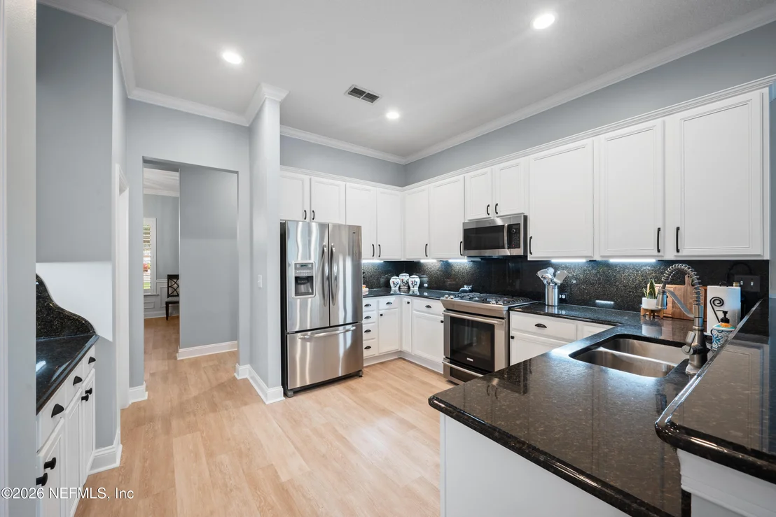 Photo of 837 EAGLE POINT Drive