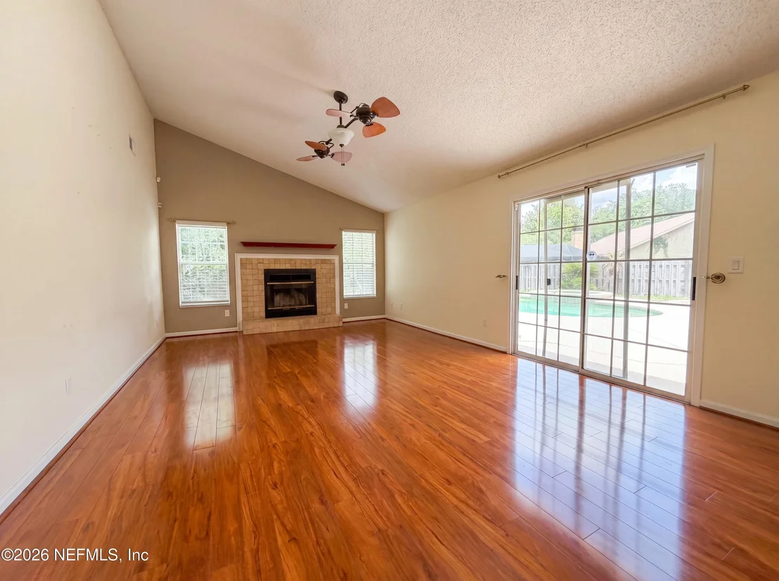 Photo of 1154 LINWOOD Loop