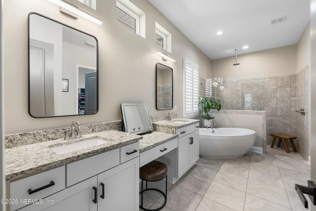 Photo of 447 GLENNEYRE Circle