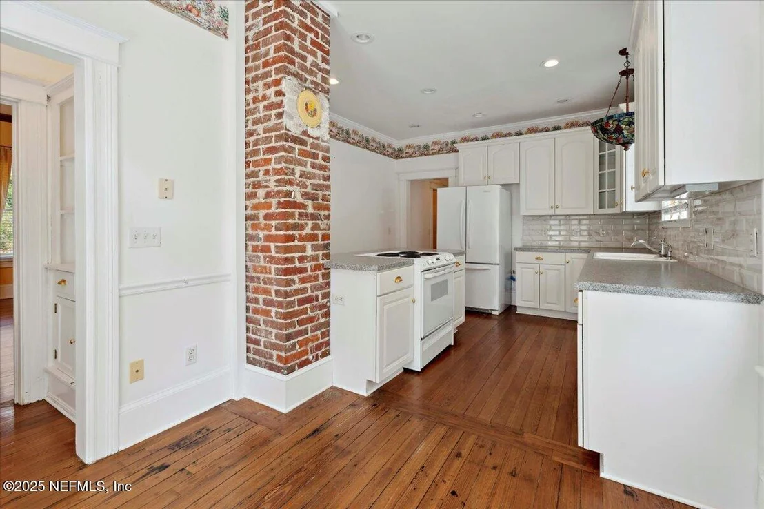 Photo of 223 RAINEY Avenue