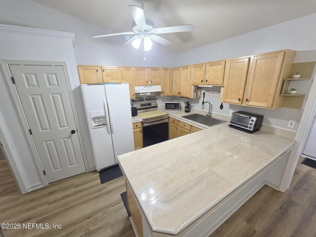Photo of 231 3RD (INCLUDES ADJACENT LOT) Street W