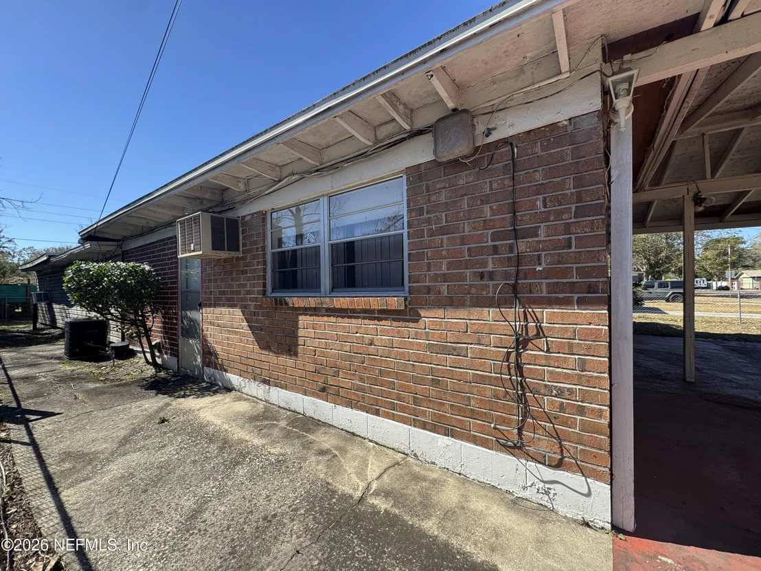 Photo of 2560 ROBERT Street